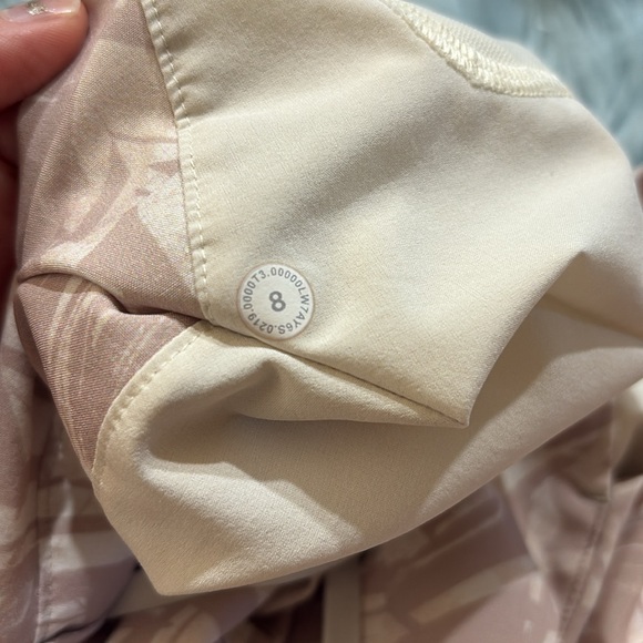 Lululemon Spring Break Away 4 Way Stretch Swift in Shadow Leaf Light Ivory Muse - Picture 9 of 9